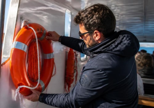 Regole e Sicurezza per l'Uso delle Attrezzature a Bordo di una Barca da Gite